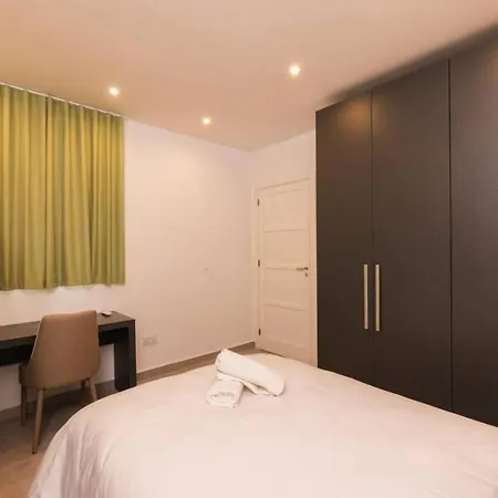 Swieqi 3 Bedroom 5 شقة *